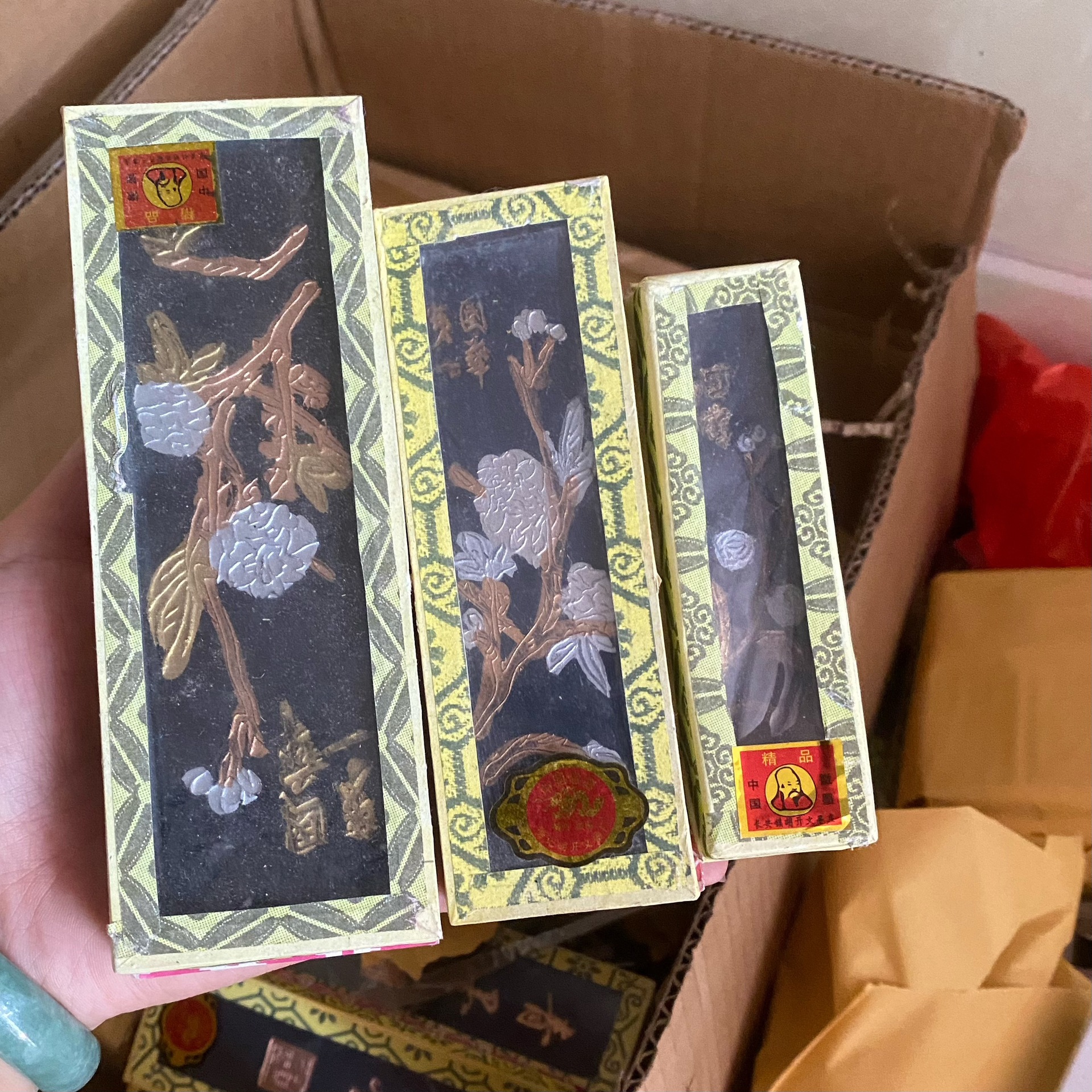 胡开文1两2两4两带盒铁斋 青墨墨条墨锭墨块学生松烟毛笔研墨批发