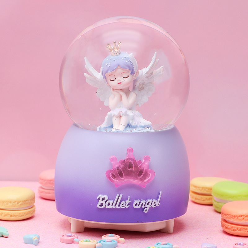 Dibujos animados creativo sueño mariposa bola de cristal caja de música nieve luminosa decoración de escritorio regalo de cumpleaños para niños al por mayor