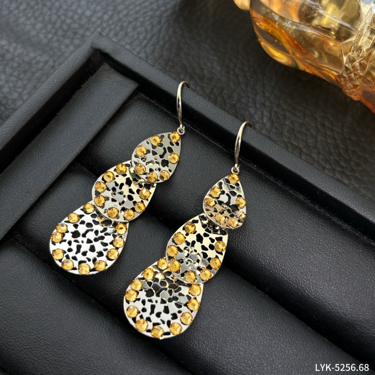 丽银饰品欧美复古水滴叶子镶钻耳坠秋冬高质感2025耳饰夸张耳环女