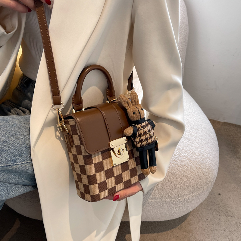 2024 nuevo bolso pequeño este año popular bolso de las mujeres moda nicho hombro bolso del teléfono bolsa de mensajero de las mujeres
