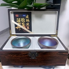 建 _ はキャンディーの七色の杯を建てて、杯の2杯の主人の杯のお茶の贈り物をします。