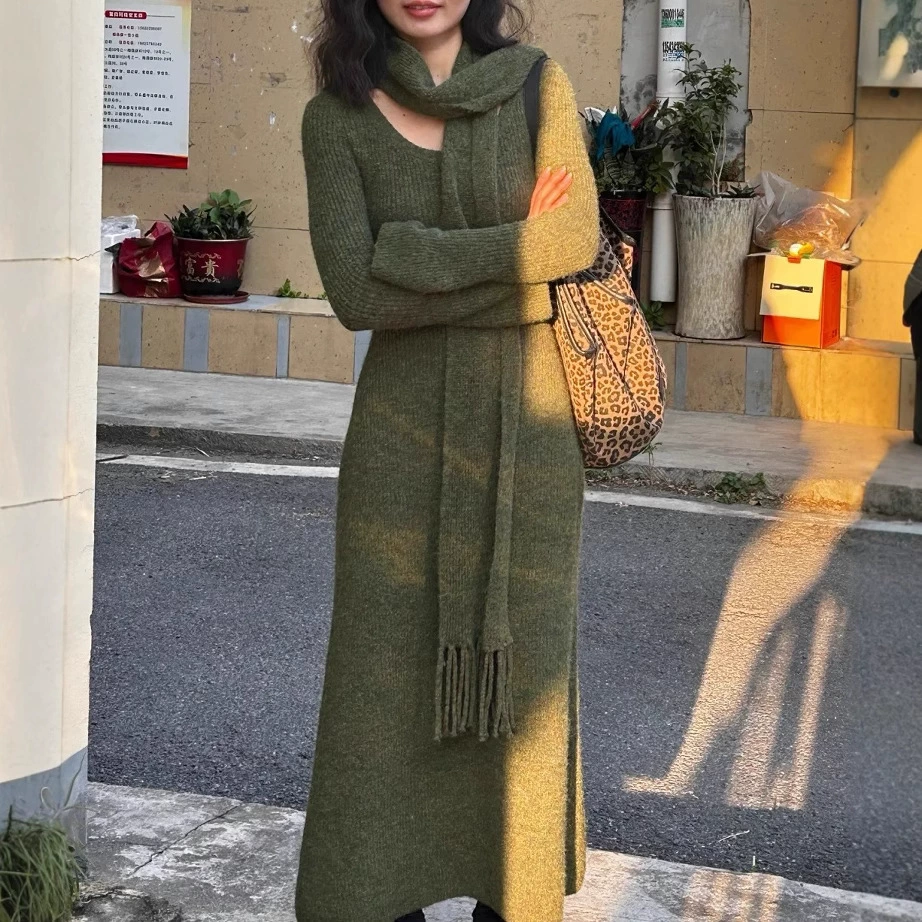 Вязаное платье женское, осенне-зимнее, новое, с низким круглым вырезом, элегантное, с утягивающей талией, длинное платье-свитер + шарф, комплект из двух предметов