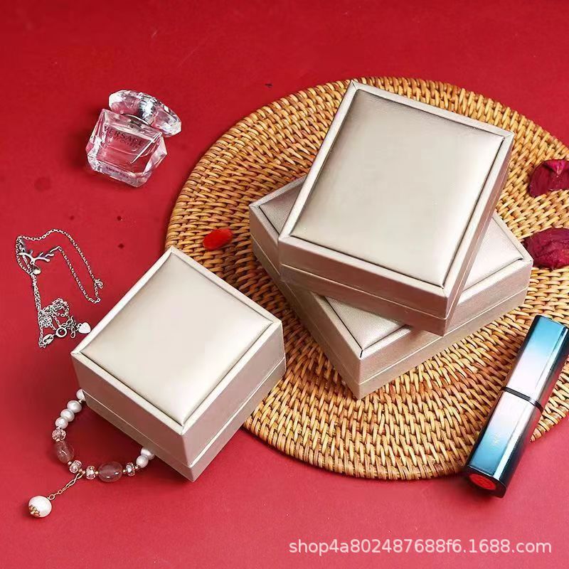 Chinese style high-looking bracelet jewelry butterfly gift box retro style fairy style exquisite all-match niche design ins style Chinese style high-looking bracelet jewelry butterfly gift box retro style fairy style exquisite all-match niche design ins style