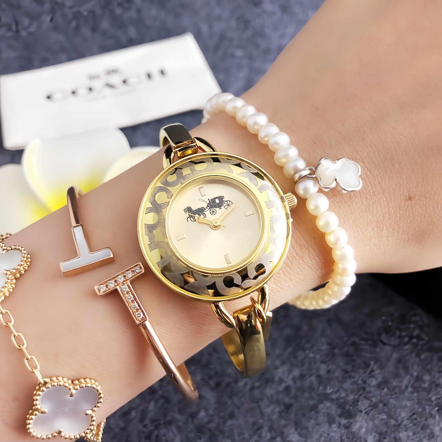 Foreign Trade Large Gold Pattern Pocket Watch Manufacturer Wholesale Watch Carriage Watch Quartz Ladies Watch Factory Wholesale