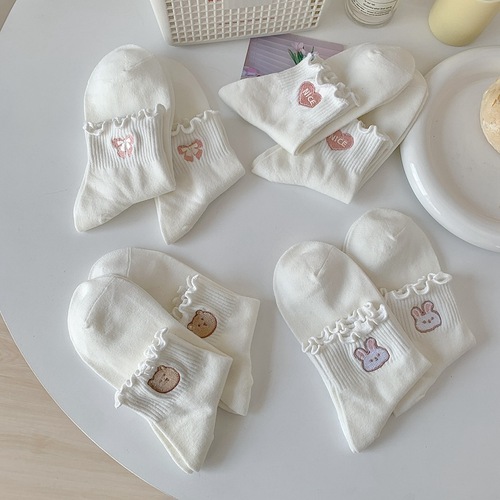 Wholesale Cute Pure White Rolled Edge Embroidered Academy Style School Girl Socks for Spring and Summer, Fine Combed Cotton Plain Color Short Socks