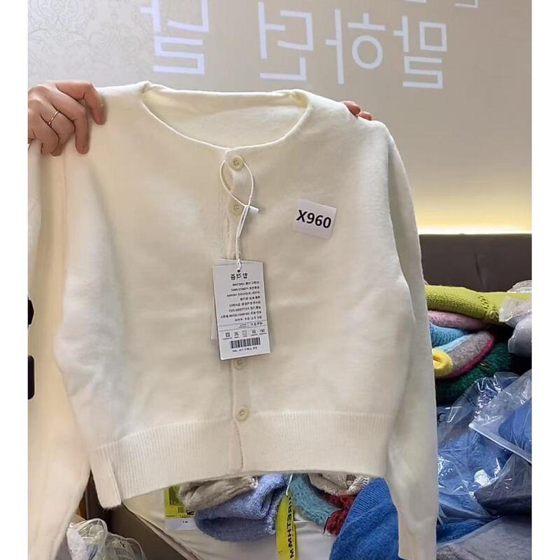 秋冬の新型韓国系の百合はやせているニットの柔らかいモチモチのセーターのカーディガンのコートを見せます。|undefined