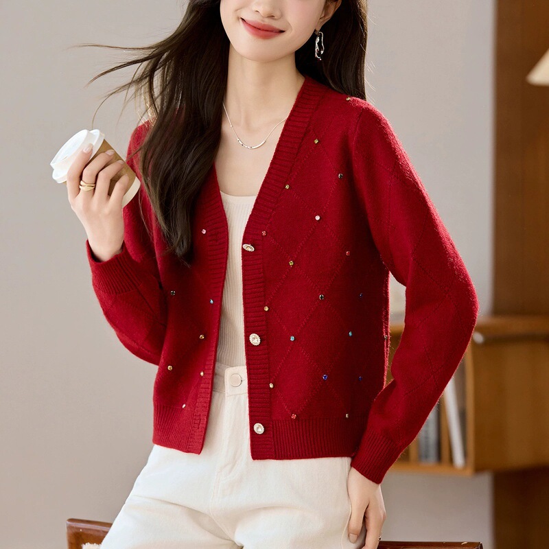 2026 early autumn fashion new knitted cardigan 2026 new design beaded V-neck sweater shawl coat 2026 early autumn fashion new knitted cardigan 2026 new design beaded V-neck sweater shawl coat