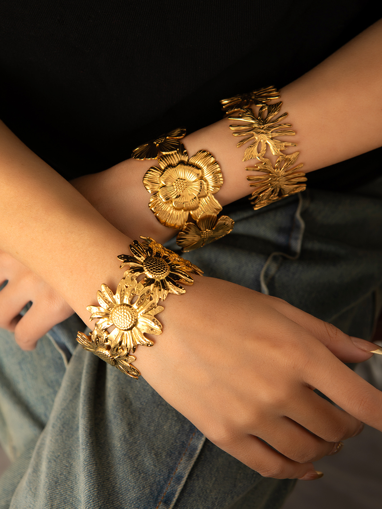 29g Weight 18K Gold Plated Plating Material Bangle Classification Titanium Steel Chain Material 1 Piece Quantity Casual, Party, Street Occasion Titanium Steel Material Flower, Butterfly Pattern All Seasons Season Women's Gender Plating Design IG Style Style Gold Color IG Style Flower Butterfly Titanium Steel 18K Gold Plated Bangle In Bulk 1