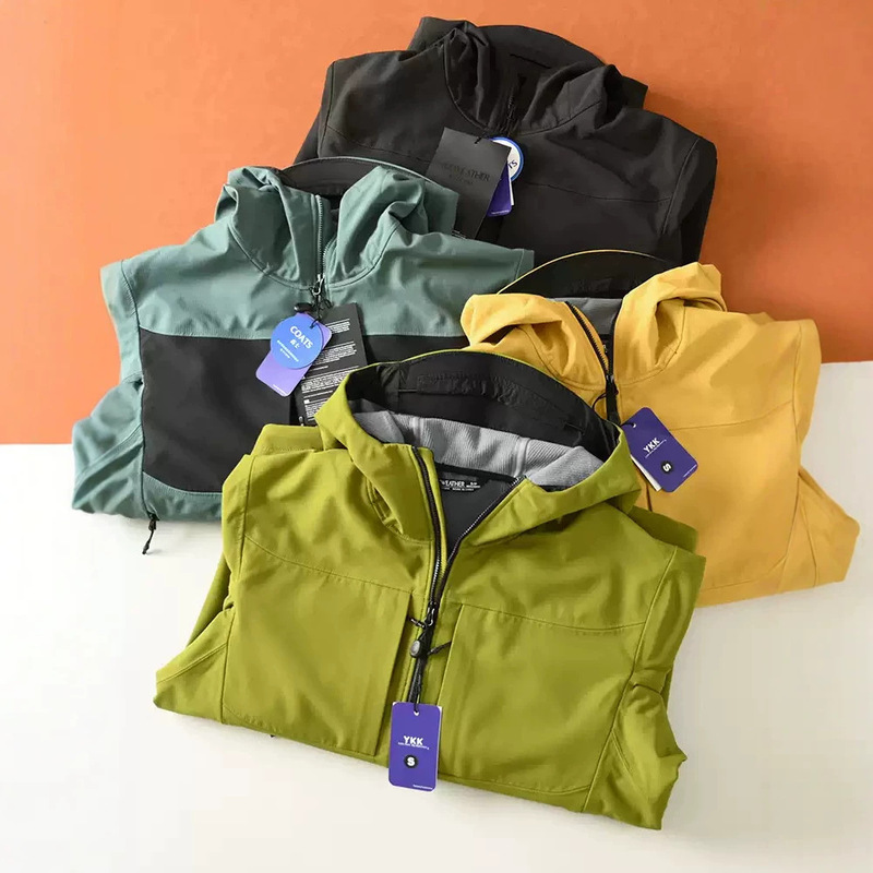 Outdoor tech fabric softshell jacket with multiple pockets, breathable, suitable for commuting, hooded, windproof coat Outdoor tech fabric softshell jacket with multiple pockets, breathable, suitable for commuting, hooded, windproof coat