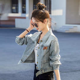牛仔外套女春秋2023新款欧货设计感水洗渐变色网红显瘦短款机车服