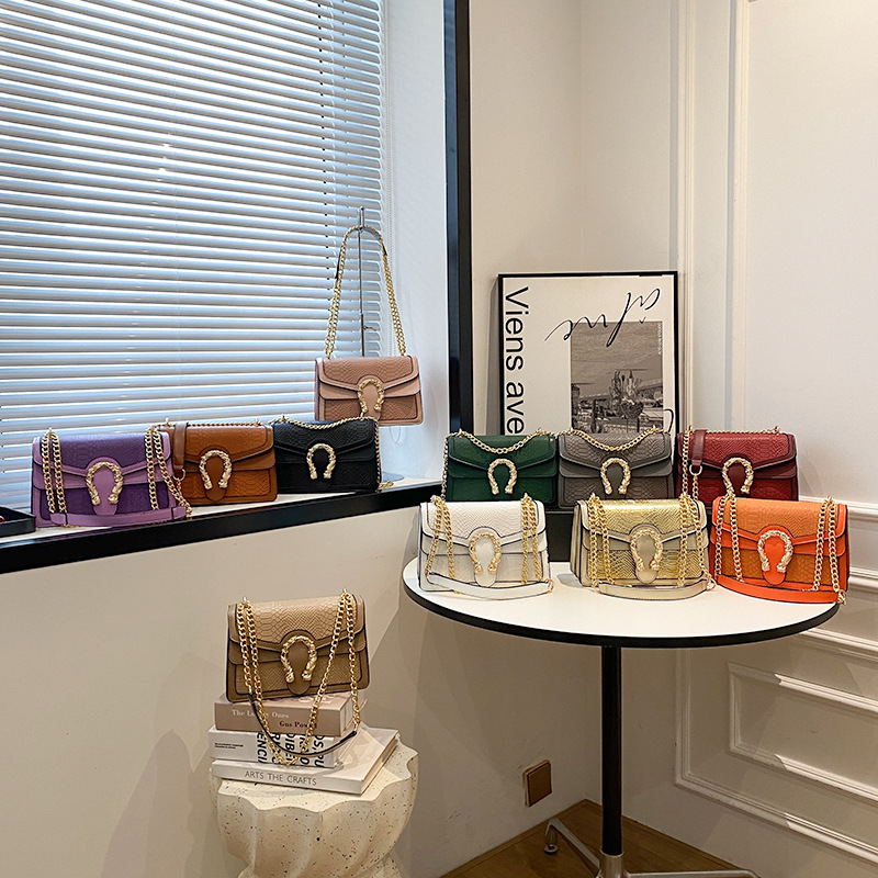 2023 neue Mode frauen Kette Eine Schulter Umhängetasche Kleine Quadratische Tasche Taschen_voghion.com
