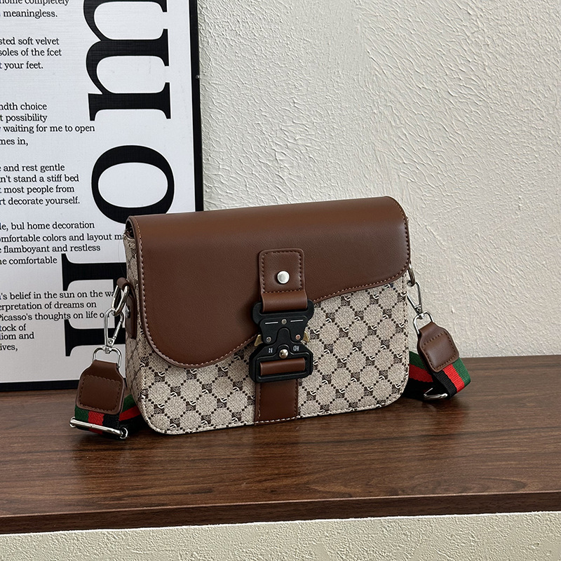 Cross-Border New Style Men's Crossbody Bag, Vintage Leather Flap Design, Simple and Fashionable Versatile Shoulder Bag, Small Square Bag for Work and Commuting