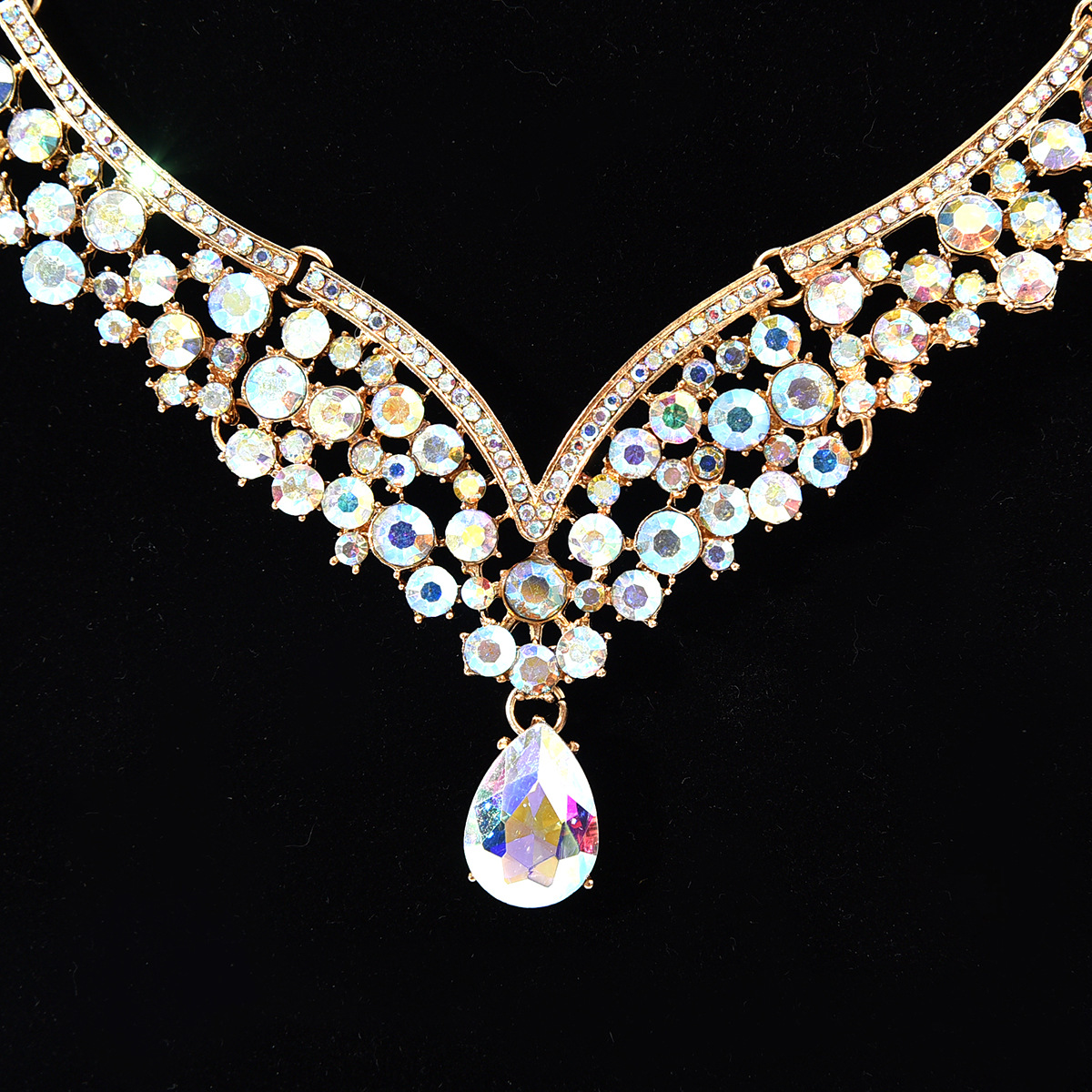 Ensemble collier et boucles d'oreilles pendentif exagérés, style rétro européen et américain, orné de pierres précieuses en cristal, chaîne ras du cou pour femme._voghion.com