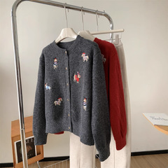 レトロなヘビーデューティ刺繍クリスマスレッド子犬ニットカーディガン女性のデザイン五芒星ボタンセータージャケット冬
