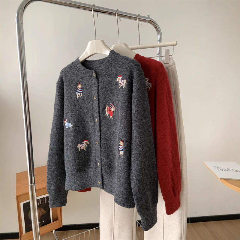 Retro Heavy Embroider Christmas Red Puppy Knitted Cardigan Women's Design Five-Pointed Star Button Sweater Jacket Winter Retro Heavy Embroider Christmas Red Puppy Knitted Cardigan Women's Design Five-Pointed Star Button Sweater Jacket Winter