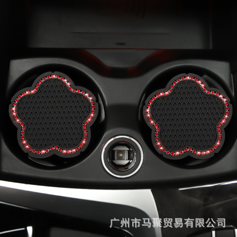 自動車の水筒を入れて、アニメの可愛い車の滑り止めパッドのアイデアを入れました。|undefined