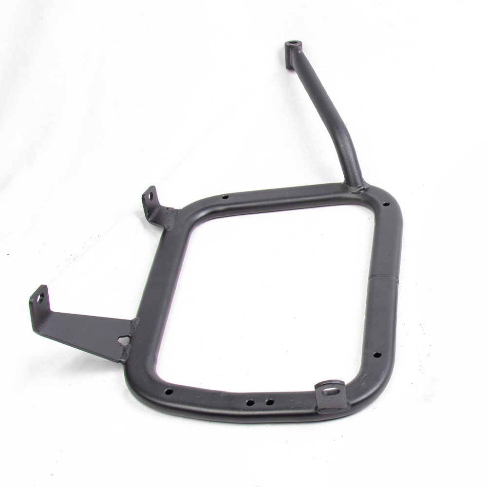 Aplicable a Qianjiang Cruz 650 marco lateral de escape motocicleta caja lateral soporte de acero al carbono caja lateral soporte de tubo de escape derecho