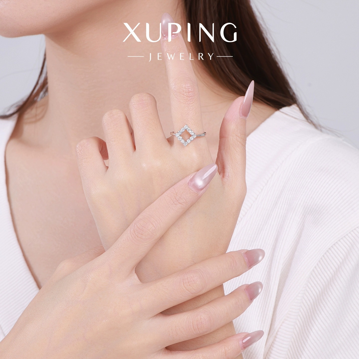 Xuping zircon artificial hueco geometría cuadrada simple anillo de viento europeo y americano transfronterizo exquisito anillo compacto para mujeres