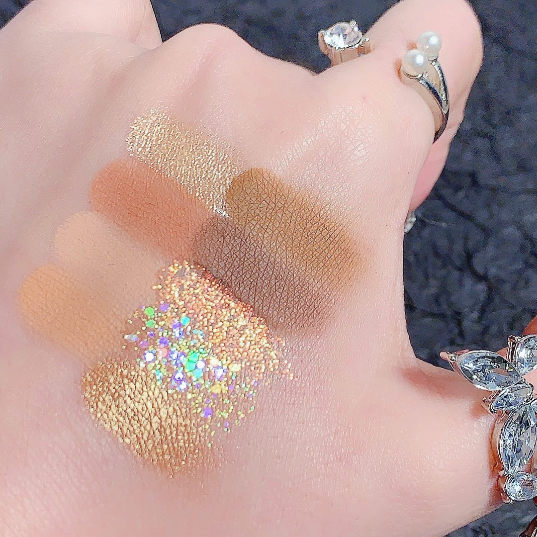MISS LARA's new nine-color eyeshadow, featuring pearlescent sequins, glitter powder, and matte finishes, is an affordable beginner's Instagram makeup details Picture