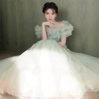 Green spring small princess costume, open shoulders, trend of season