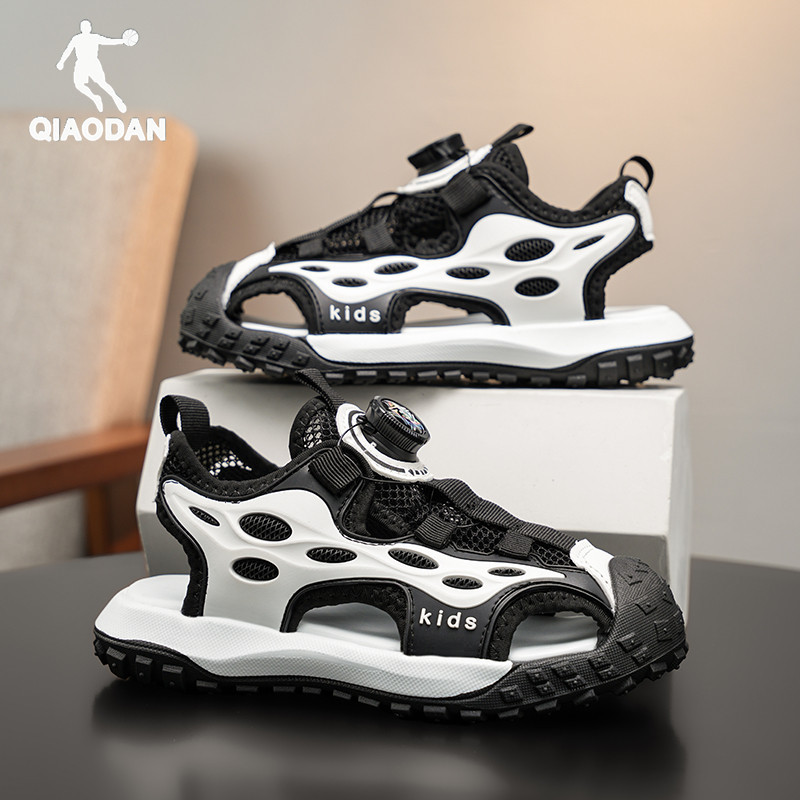 Fashionable sandals for boys