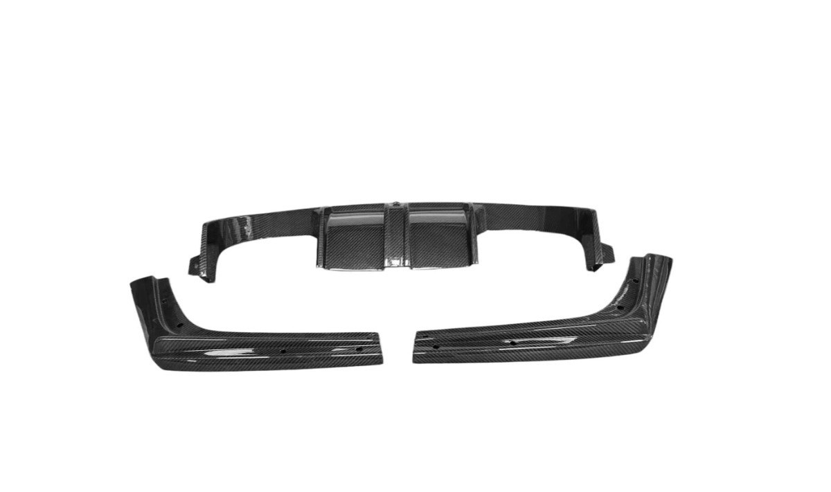 Suitable for BMW F80 M3 F82 M4 modified dry carbon fiber V-style rear lip with navigation lights and rear spoiler