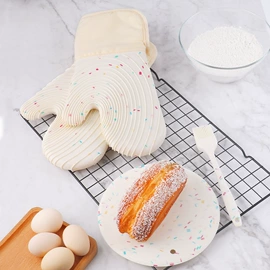 烘焙烤盘;防烫手套;烹饪勺铲