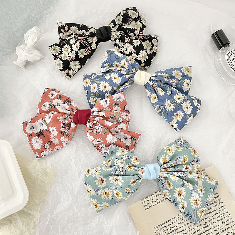 Hair accessory solar-powered with bow