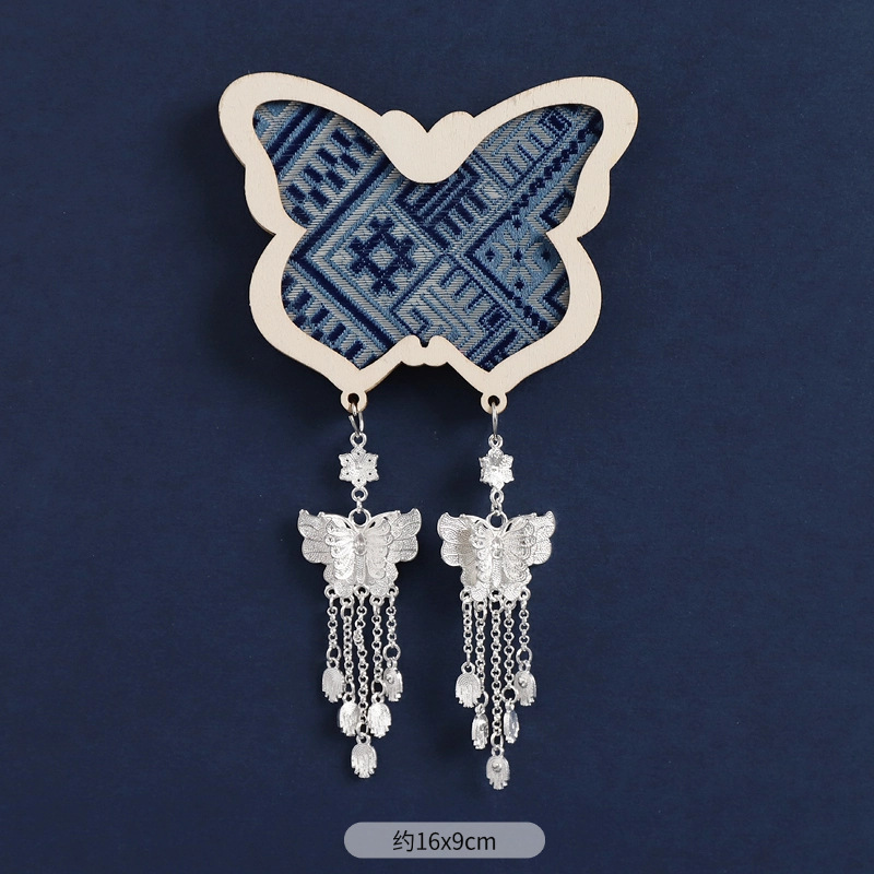 3-Zhuang Brocade Refrigerator Magnet (Flying with Butterflies)
