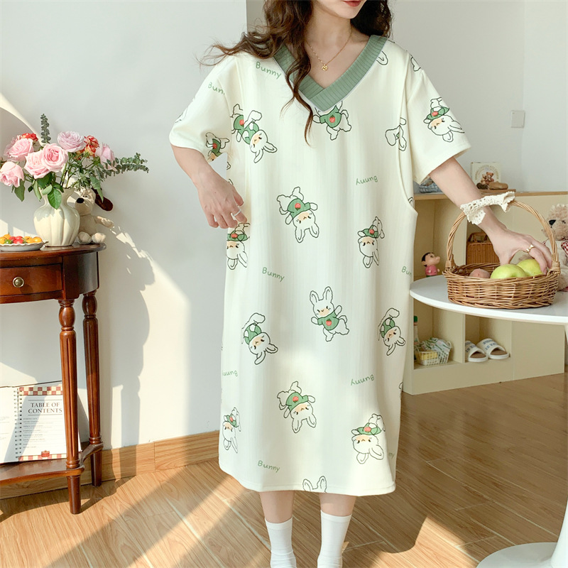 大きいサイズの300斤の月子服の夏の薄いタイプの半袖の妊婦は乳を与えます。