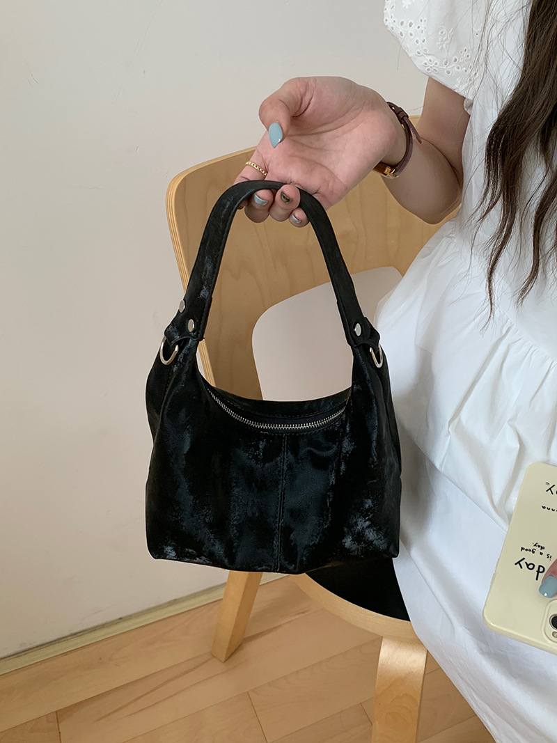 Niche design textured underarm bag 2024 new spring and summer women's shoulder messenger bag, soft silver cloud bag_voghion.com