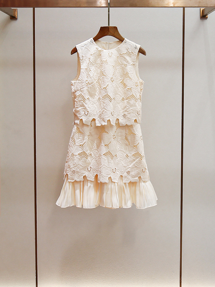 Elite summer set with a round collar