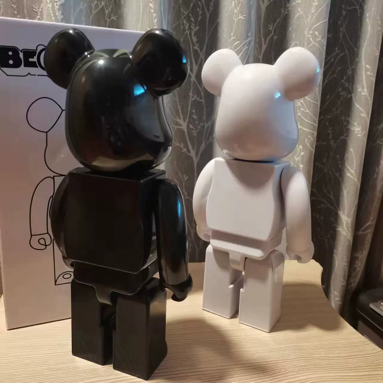Bearbrick 400%Конструктор детали Угрожающее Белое Медведь Модель DIY материал Симатику Hand -Model модель игрушки качели кукла