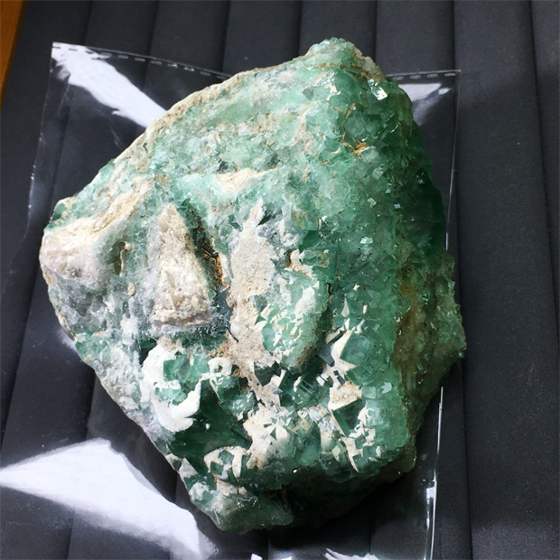 Madagascar Natural Sunlight Green Fluorite Raw Stone Specimen Color Change Green Mineral Crystal 24 sup