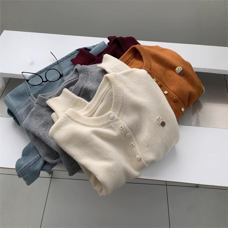 Korean-Style Small Mushroom Embroidery Buttoned Round-Neck Long-Sleeve Knit Cardigan for Women, Versatile and Age-Reducing Sweater Jacket Top