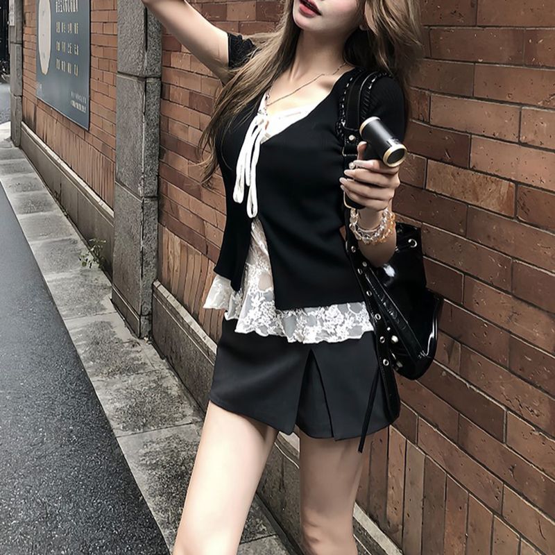 Black Lace Splicing Lace-Up Fake Two-Piece Sweet and Spicy Top Korean Design Fashionable Short-Sleeved Pure Lust Top Ins