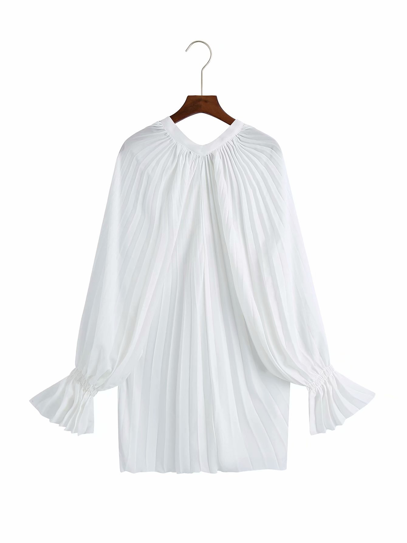 white v-neck long-sleeved shirt NSAM47424