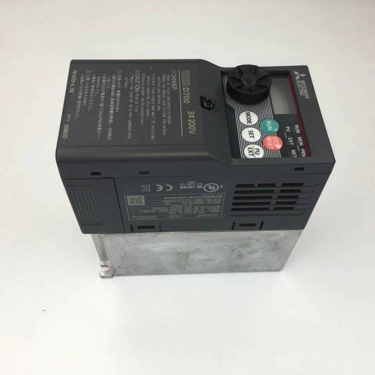 0.75KW三菱D700变频器FR-D720-0.75K 3相220V 可议价