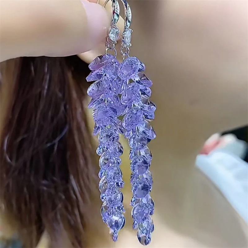 2025 nuevo hogar aretes de cristal púrpura con bordas de uva amistita hadas pendientes de orejas ganchos de orejas simples de alta calidad
