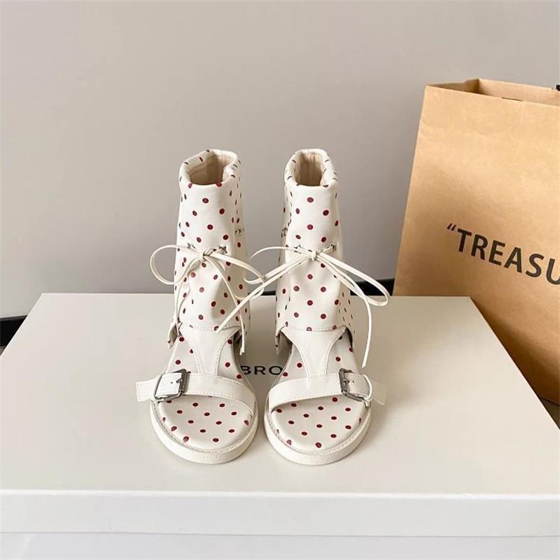 Boots de arco para mujeres de verano delgado transpiración interior aumento de altura cuando las sandalias romanas con dedos cortos