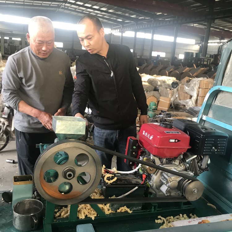 泰丰网红款枣干核桃四缸膨化机 面粉糖棍子机 汽油动力薏米麻花机