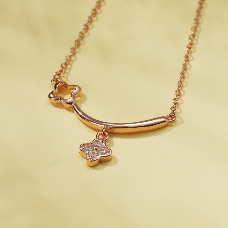 Estilo coreano transfronterizo nuevo pequeño collar fresco accesorios femeninos s925 plata con incrustaciones de circón personalidad trébol conjunto cadena al por mayor