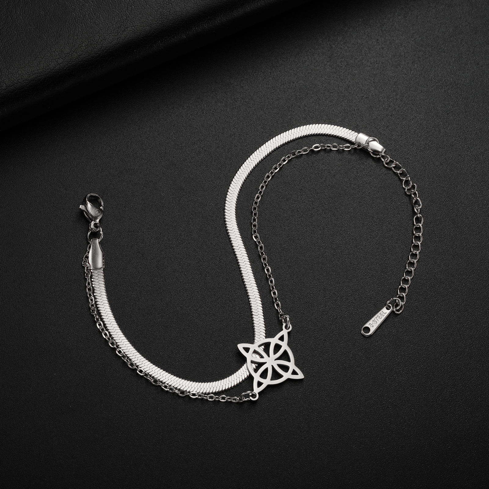 8g Weight Bracelets Classification 304 Stainless Steel Chain Material 1 Piece Quantity Holiday, Daily Occasion 304 Stainless Steel Material Witches Knot Pattern Women's Gender Plating Design Simple Style, Classic Style Style Simple Style Classic Style Witches Knot 304 Stainless Steel Bracelets In Bulk 6