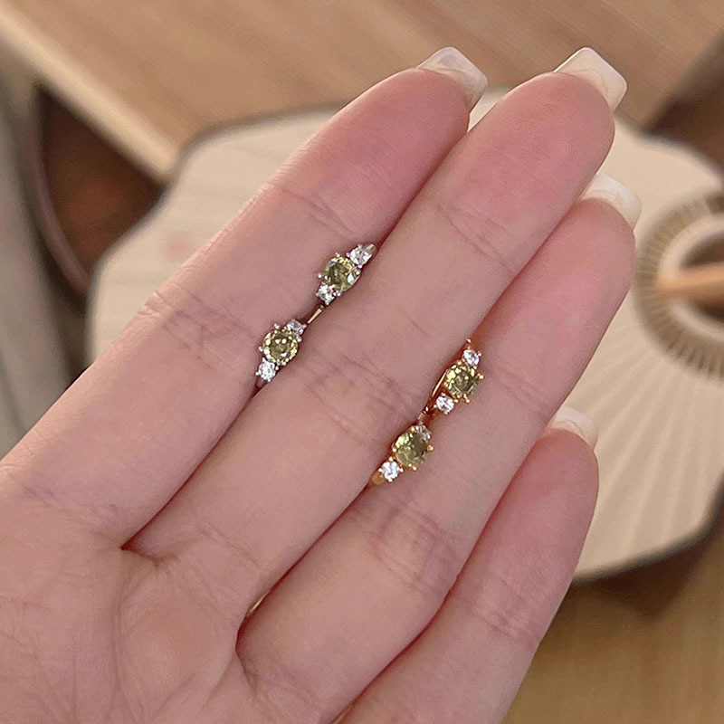 Boucles d'oreilles puces d'oreilles miniatures ultra-brillantes en zircon vert olive, style chinois moderne, polyvalentes pour les déplacements, boucles d'oreilles simples._voghion.com
