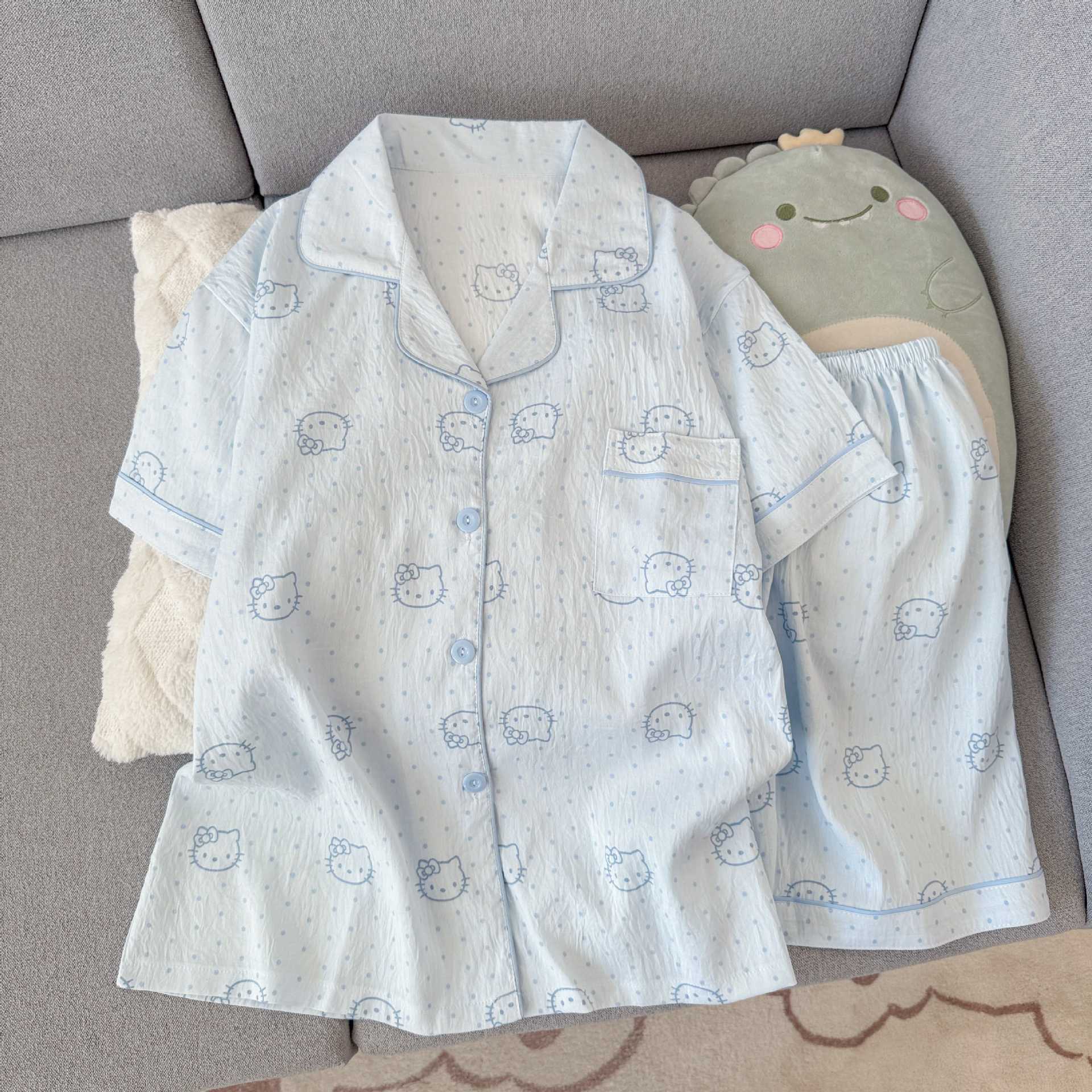 Cute punto de onda KT gato nubes pijamas de algodón mujer pantalones cortos de manga corta de verano coreano cuello de dibujos animados set de ropa para el hogar