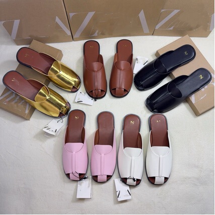 New Summer Soft-Soled Women's Slip-On Sandals with Hollow Design