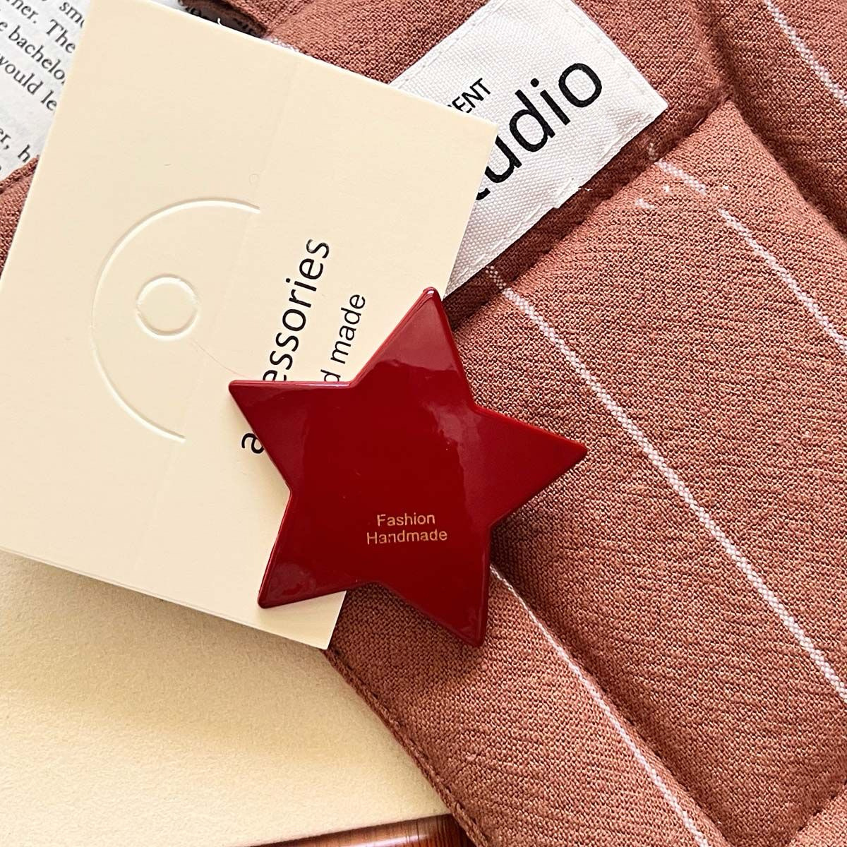 1 estrella de cinco puntas.