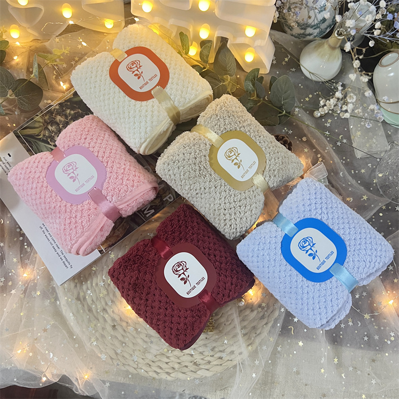 One-piece dropshipping pineapple border edge high-density coral velvet towel ribbon binding card rose brand gift with handkerchief