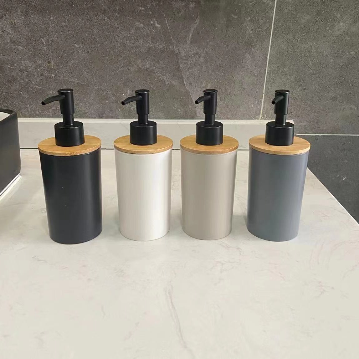 Tapa de bambú Juego de baño Juego de baño Juego de baño de 4 piezas Baño de 6 piezas Botella de jabón Botella de baño Dispositivo de jabón