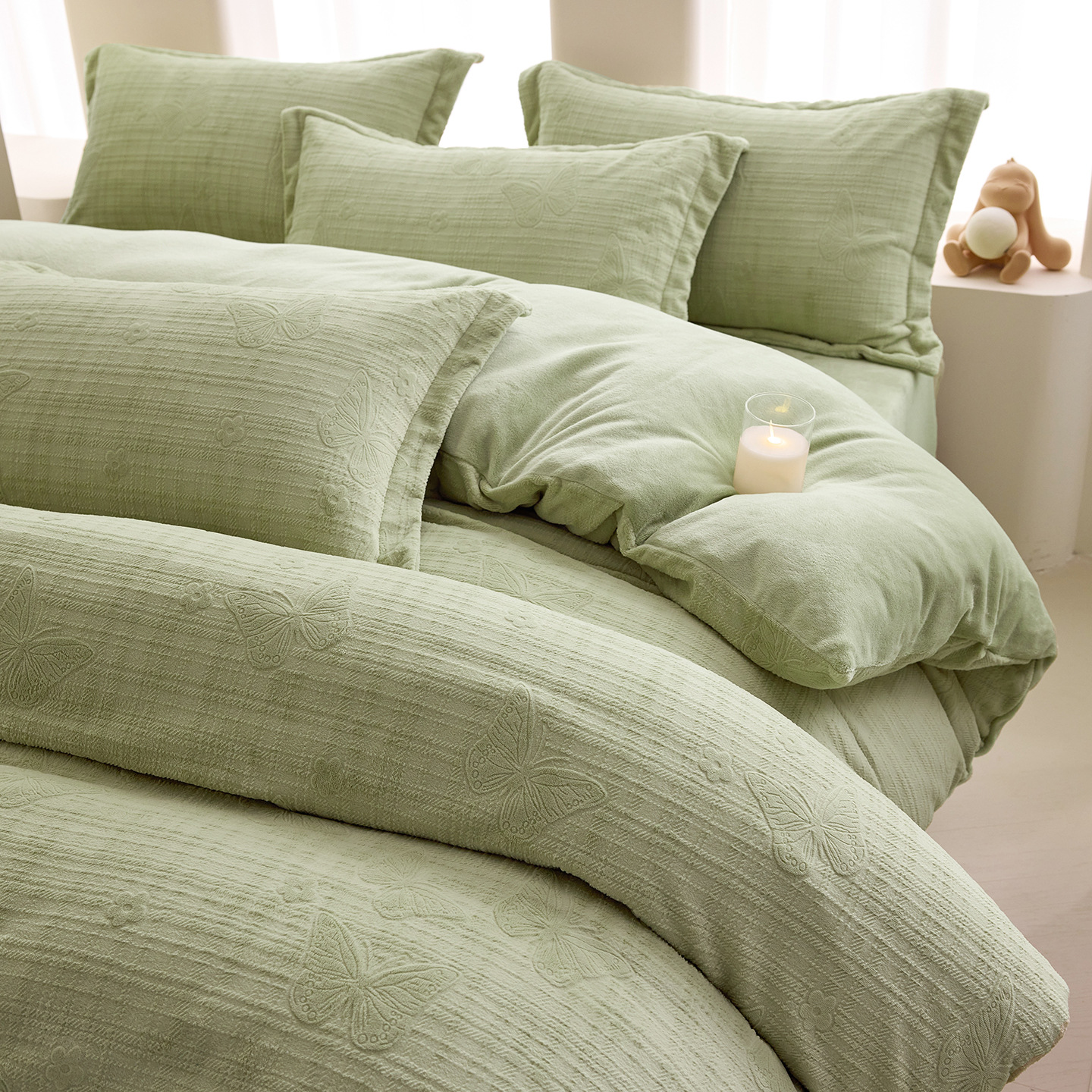 Una clase de cuatro piezas de seda de leche engrosada de alto peso 5D esculpido edredón cubierta sábanas de cama de invierno Kits de calor